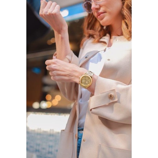 IRONY GOLDSHINY Swatch