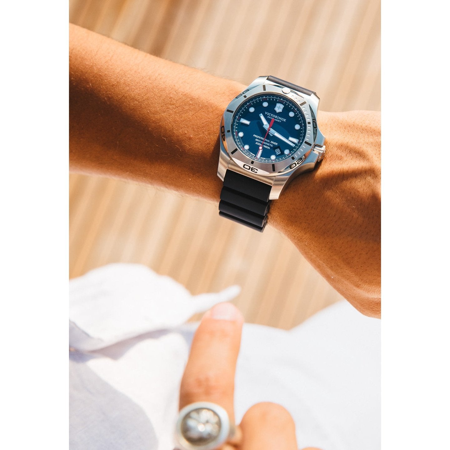 Men's I.N.O.X Professional Diver Watch 241734 Victorinox Swiss Army