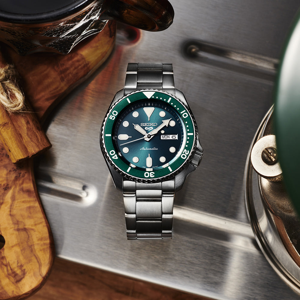 604 稼動 SEIKO 時計 ファイブ　箱付き　グリーン　SRPD61K1 Men's 5 Sports Watch (SRPD61K1)